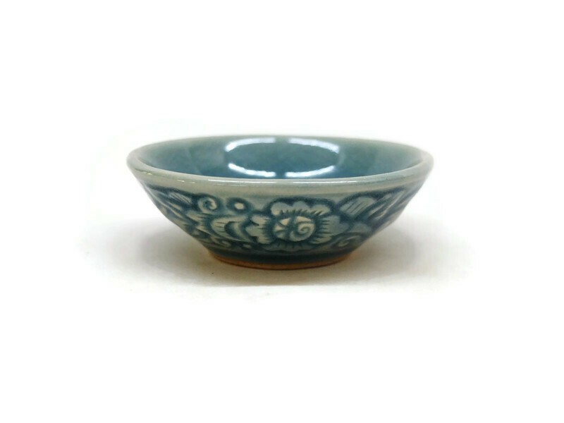 Blue Celadon Sauce dish Pudtan flower carved