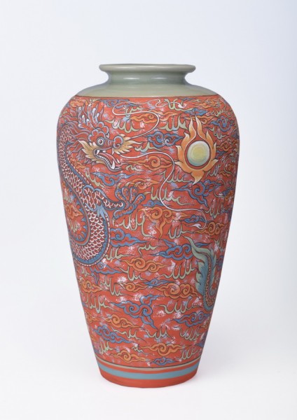Medium Dragon vase.