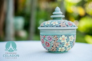 Pot with lid Flower painted ------ โถมีฝาเพ้นต์ลายพฤกษา