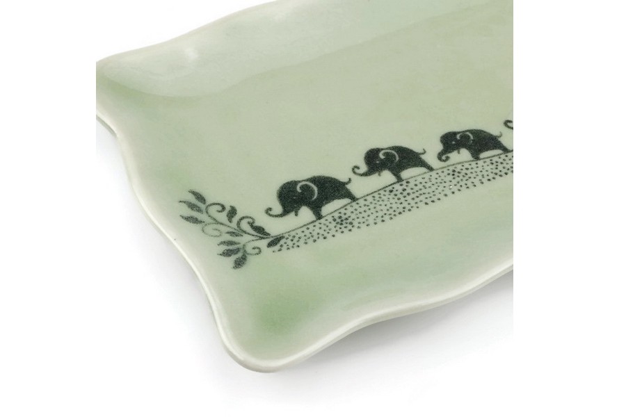 Square plate Green Elephant จานสี่เหลี่ยมขอบหยักเพ้นต์ลายช้างสีเขียว