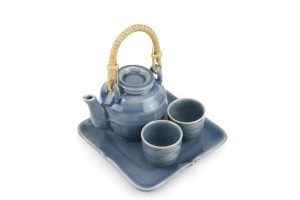 Blue tea set ชุดกาน้ำชาหูหวายลายเล้นพร้อมแก้วน้ำชาถาดรองสี่เหลี่ยมเคลือบสีน้ำเงิน
