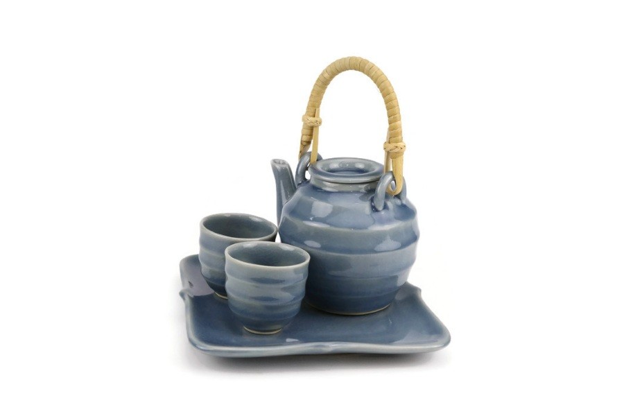 Blue tea set ชุดกาน้ำชาหูหวายลายเล้นพร้อมแก้วน้ำชาถาดรองสี่เหลี่ยมเคลือบสีน้ำเงิน