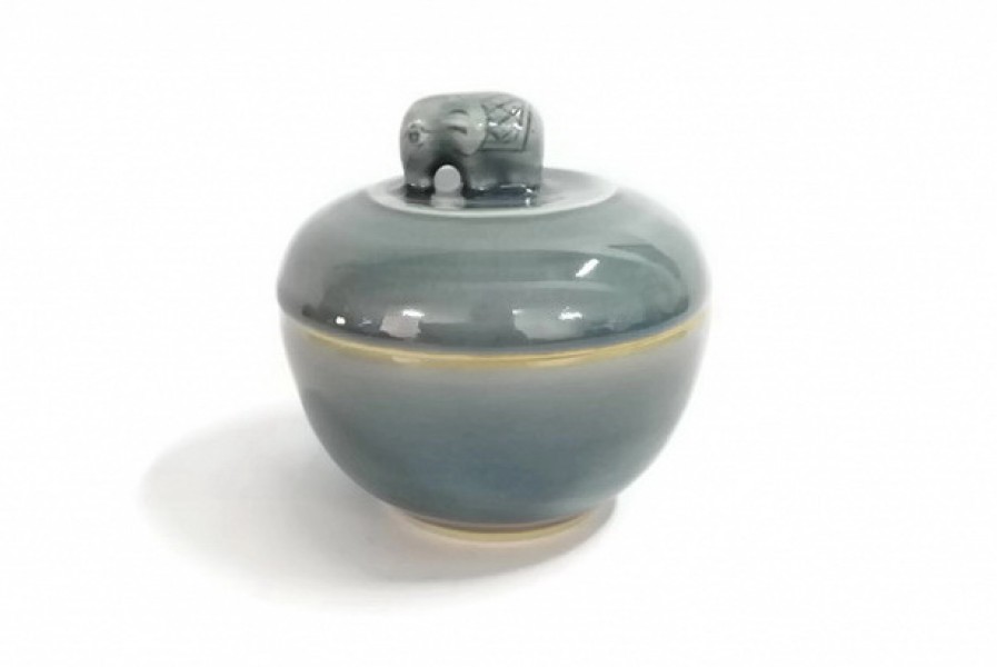 Celadon Pot Elephant on top ตลับศิลาดลจุกช้าง เคลือบสีน้ำเงิน