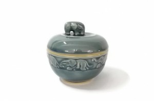ตลับจุกช้างศิลาดล แกะลายช้าง เคลือบสีน้ำเงิน Celadon Elephant Pot in Blue