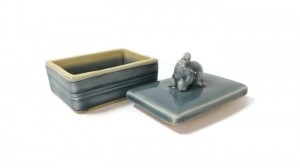 Celadon Business Card Holder with Elephant on top ตลับนามบัตรศิลาดล สี่เหลี่ยมจุกช้าง Blue Celadon