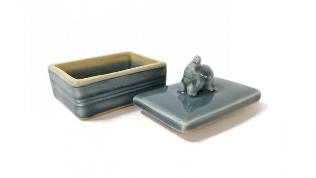 Celadon Business Card Holder with Elephant on top ตลับนามบัตรศิลาดล สี่เหลี่ยมจุกช้าง Blue Celadon