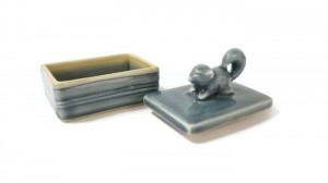 CELADON BUSINESS CARD HOLDER WITH Squirrel ON TOP ตลับนามบัตรศิลาดล สี่เหลี่ยมจุกกระรอก BLUE CELADON