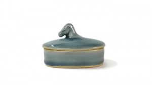 Oval Jewelry Celadon Box Horse on Top ตลับวงรีศิลาดล จุกม้า เคลือบสีน้ำเงิน