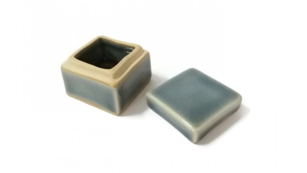 Tiny Celadon Square Box Blue Celadon ตลับศิลาดลสี่เหลี่ยม จิ๋ว เคลือบสีนำ้เงิน