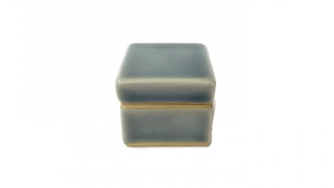 Tiny Celadon Square Box Blue Celadon ตลับศิลาดลสี่เหลี่ยม จิ๋ว เคลือบสีนำ้เงิน