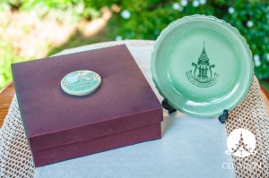 จานโชว์ขอบหยัก โลโก้จังหวัดเชียงใหม่ 720 Years Chiang Mai Celebration Plate with box