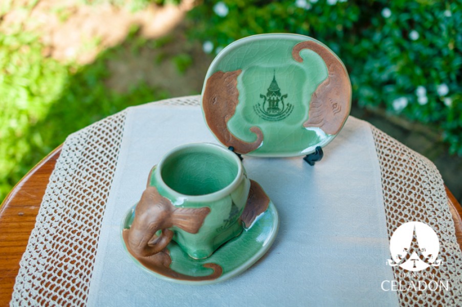 แก้วกาแฟช้างศิลาดลพร้อมจานรอง 720 Years Chiang Mai Celebration Elephant Coffee Cup and Saucer