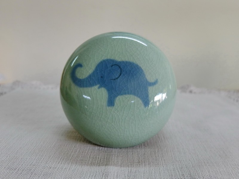 Large Round Box Two-Tone Elephant