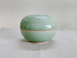 Large Round Box Two-Tone Elephant