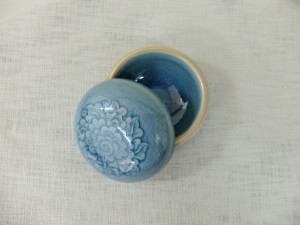 Medium Round Box Pudtan Flower Blue Celadon