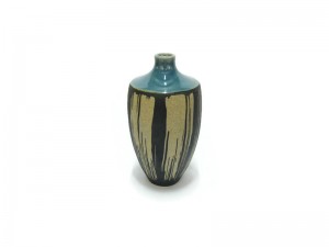 Blue celadon vase, coffee grounds design แจกันกรวยกากกาแฟ