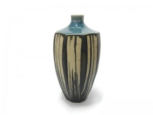 Blue celadon vase, coffee grounds design แจกันกรวยเหลี่ยม คอแคบ เล็ก กากกาแฟ