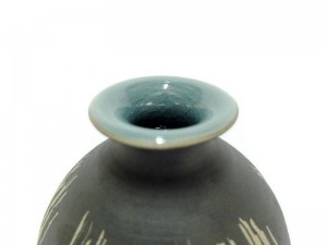 Blue celadon vase, coffee grounds design แจกันกลม คอแคบ ปากบาน กากกาแฟ