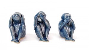 THE THREE WISE MONKEYS - Blue Celadon ลิงปิดหูปิดตาปิดปาก เคลือบสีนำ้เงิน