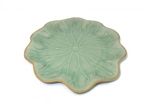 Lotus dinner plate with engrave on the rim จานอาหารใบบัว 11