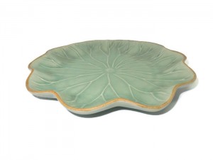 Lotus dinner plate with engrave on the rim จานอาหารใบบัว 11