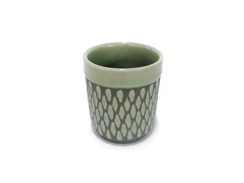 Tumbler Celadon cup, Diamond design