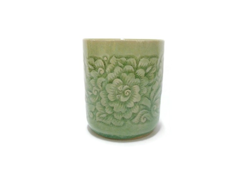 Tumbler Celadon Cup, Pudtan flower carving