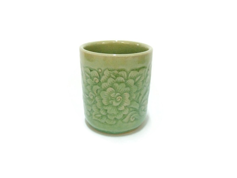 Tumbler Celadon Cup, Pudtan flower carving