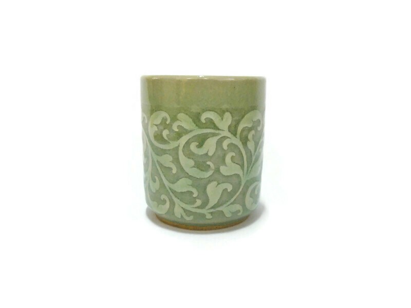 Tumbler Celadon Cup, Kanok Design